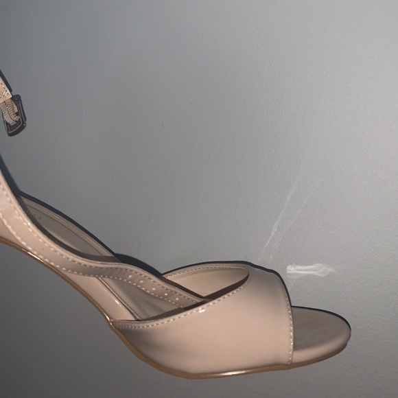 New Le chateau neutral heels - Picture 3 of 3